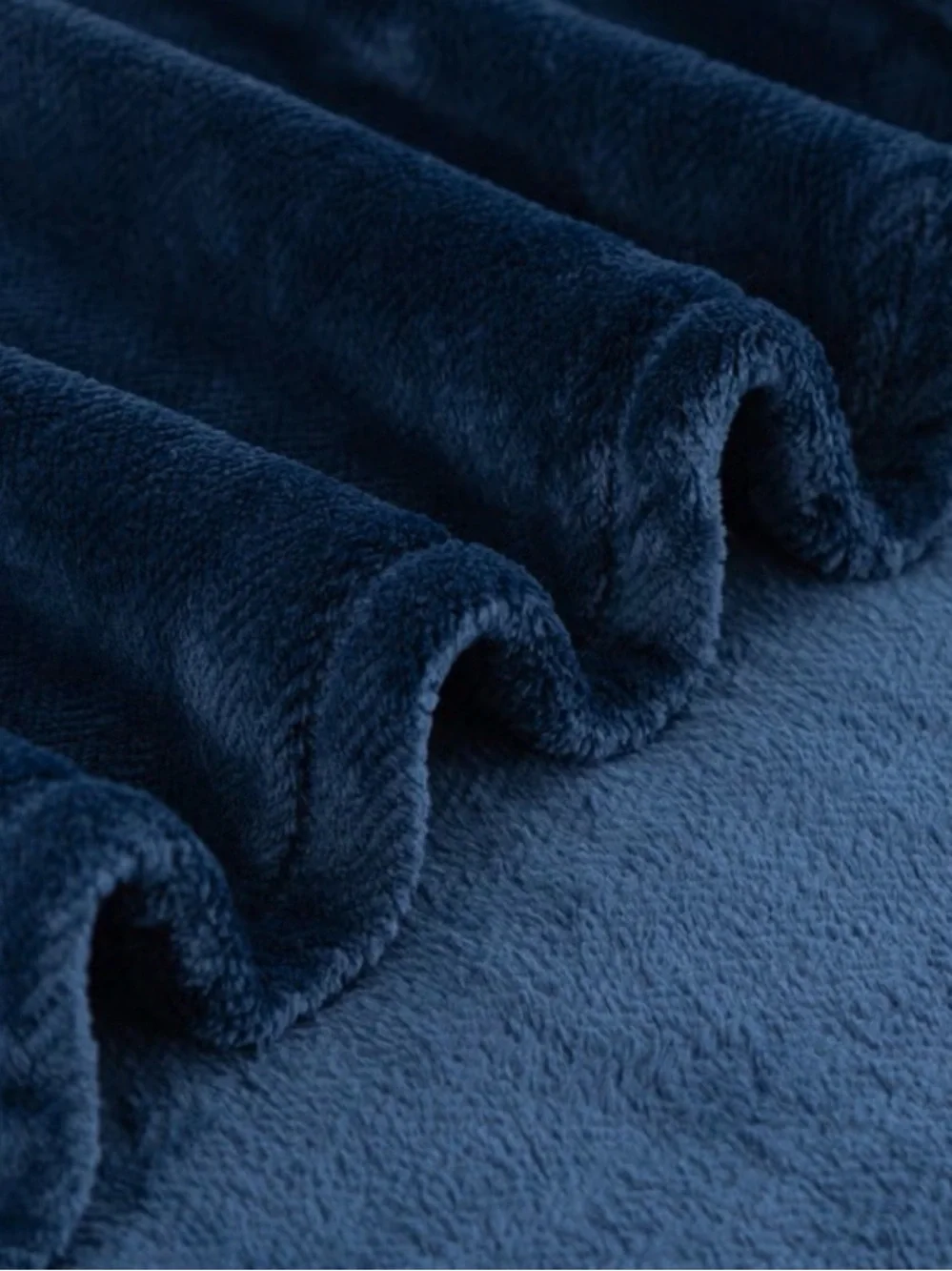Berkshire Herringbone Plush Blanket - Deep Navy